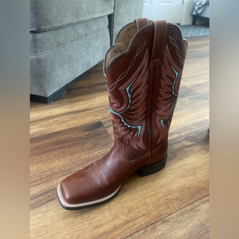 BRAND NEW Ariat Women's cowgirl boots